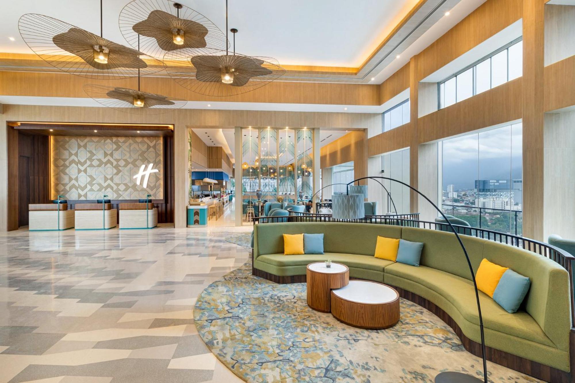 Holiday Inn Lampung Bukit Randu By Ihg 반다르 람풍 외부 사진