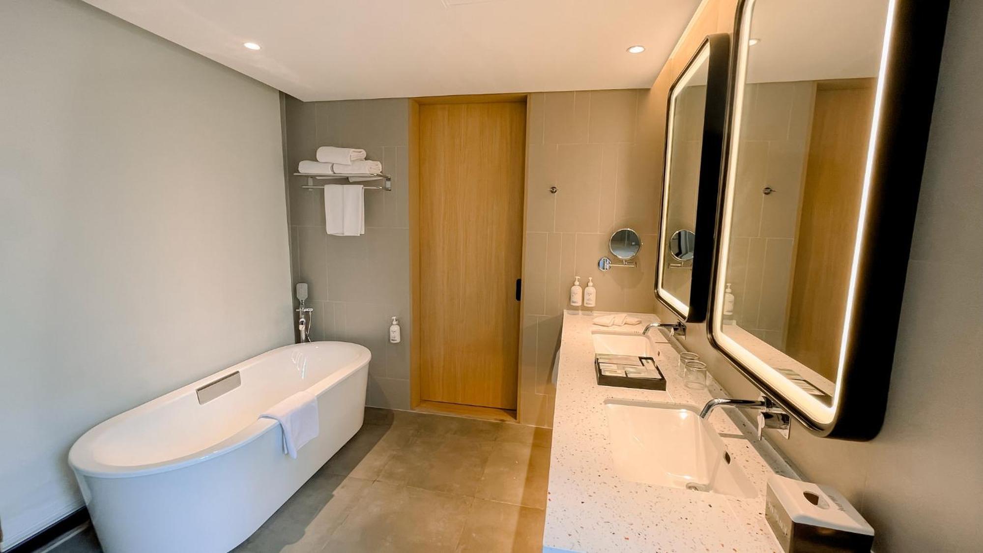 Holiday Inn Lampung Bukit Randu By Ihg 반다르 람풍 외부 사진